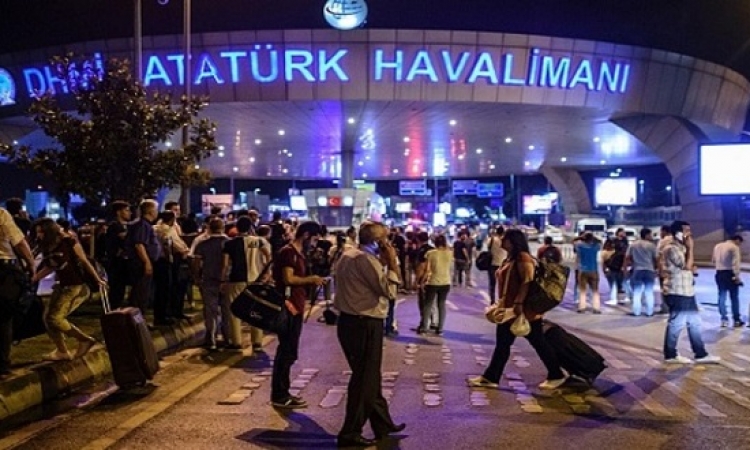ارتفاع قتلى هجوم مطار اتاتورك لـ 36 شخص وانقرة تتهم داعش