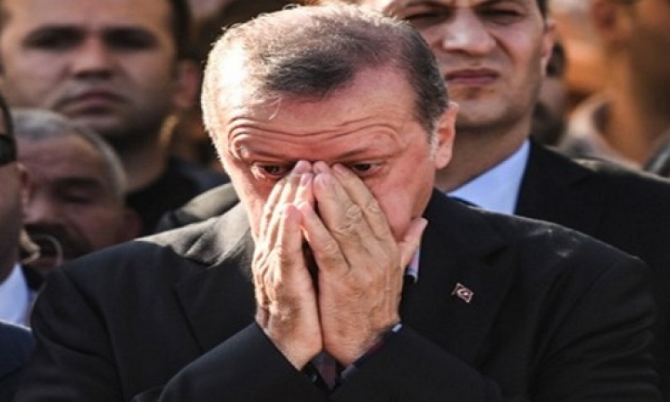 بالصور .. بكاء أردوغان ويلدريم بعد إهانتهما للجيش التركى