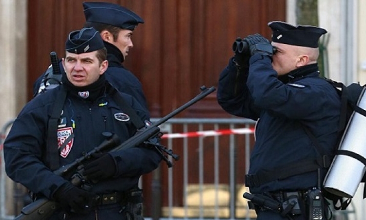 شرطة فرنسا تنهى عملية احتجاز رهائن داخل كنيسة .. ومقتل راهب ومنفذى الهجوم