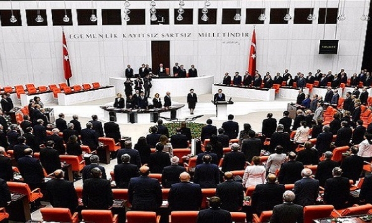 جلسة طارئة للبرلمان التركى للتنديد بمحاولة الانقلاب العسكرى