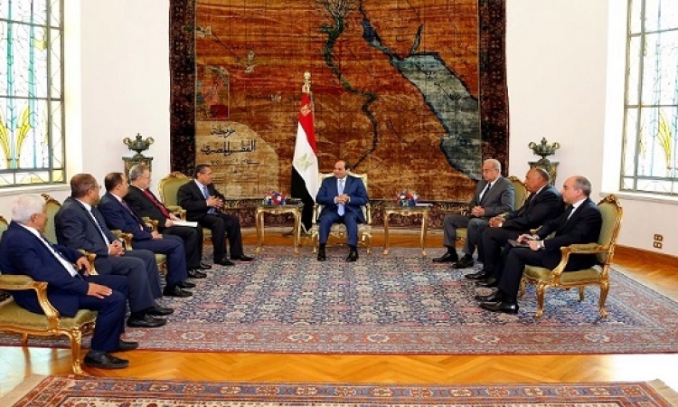 السيسى يلتقى رئيس وزراء اليمن ويؤكد أهمية الحل السياسى