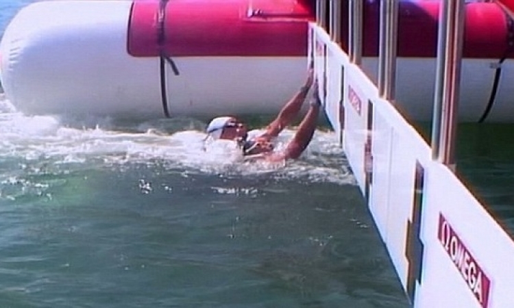 حرمان سباحة فرنسية من الفضية لمحاولتها إغراق منافستها الإيطالية