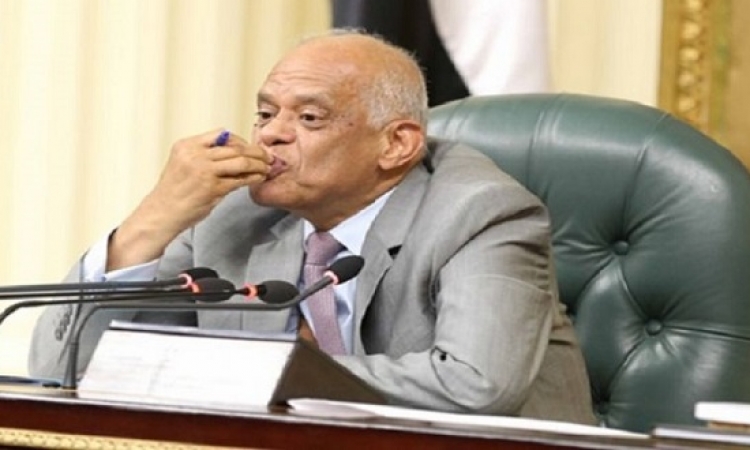بالصور .. قبلة عبد العال .. تثير أزمة فى مجلس النواب !!