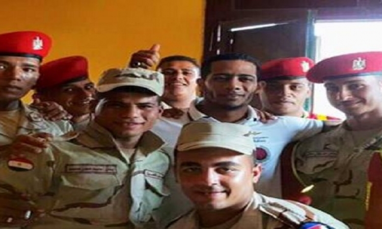 بالصور.. محمد رمضان يقدم أوراق التحاقه بالجيش.. ويعلق:”بإذن الله العريش”
