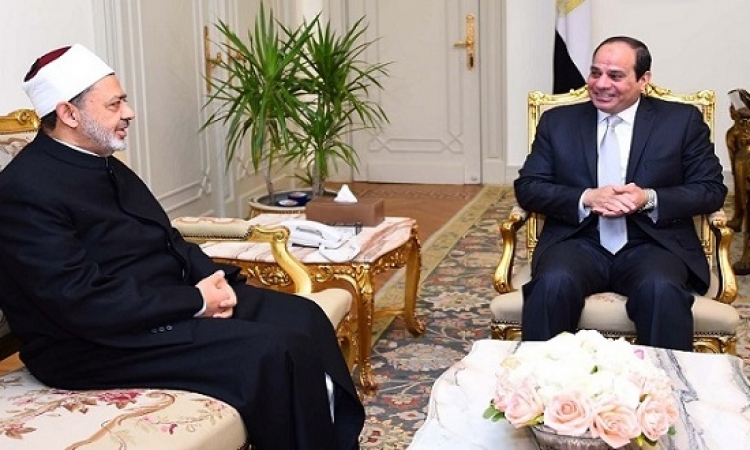 الرئيس السيسى يستعرض مع الطيب جهود الأزهر لتصويب الخطاب الدينى