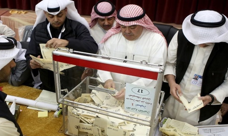انتخابات الكويت : عودة المعارضة والاطاحة بنواب المجلس السابق