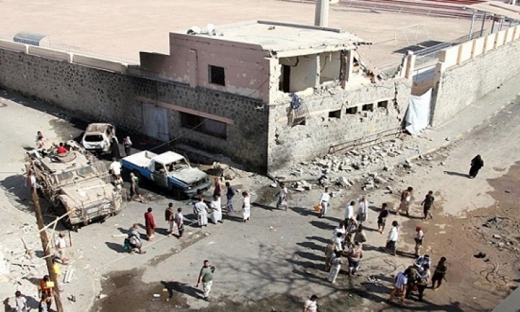 مقتل 30 جندياً يمنياً فى هجوم انتحارى على مقر عسكرى شرق عدن