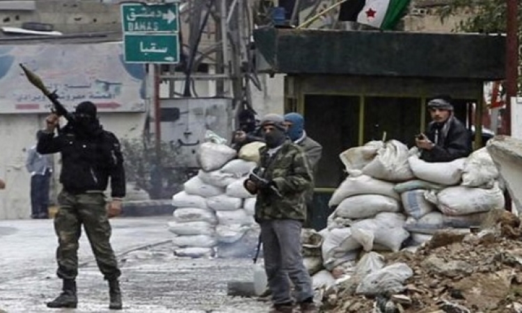 اشتباكات بين الجيش السورى والمعارضة على طريق يؤدى إلى قلب دمشق