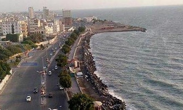 الجيش اليمنى يغلق المنافذ البحرية للحديدة استعداداً لتحريرها