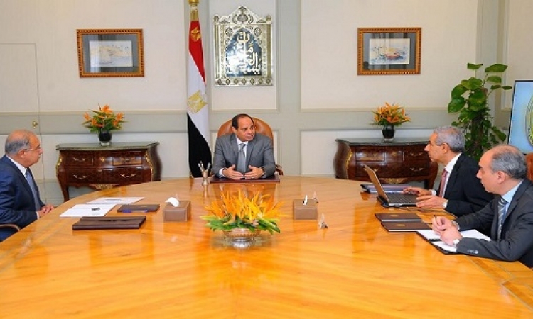 الرئيس السيسى يجتمع مع رئيس الوزراء ووزير التجارة والصناعة