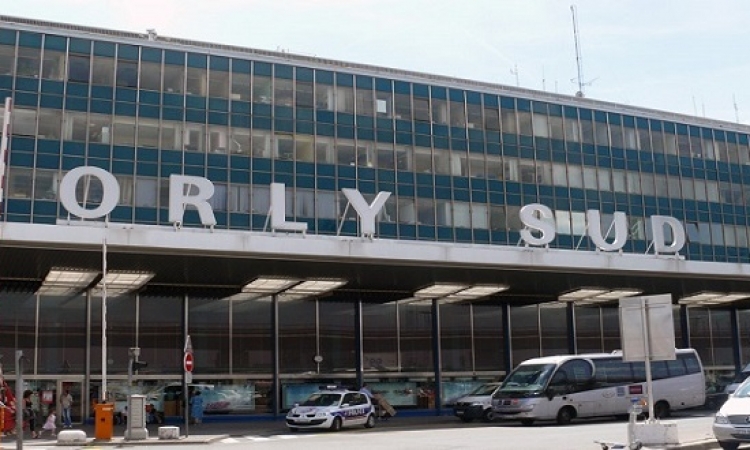 وزير داخلية فرنسا : مهاجم مطار أورلى متطرف معروف لدى الأجهزة الأمنية