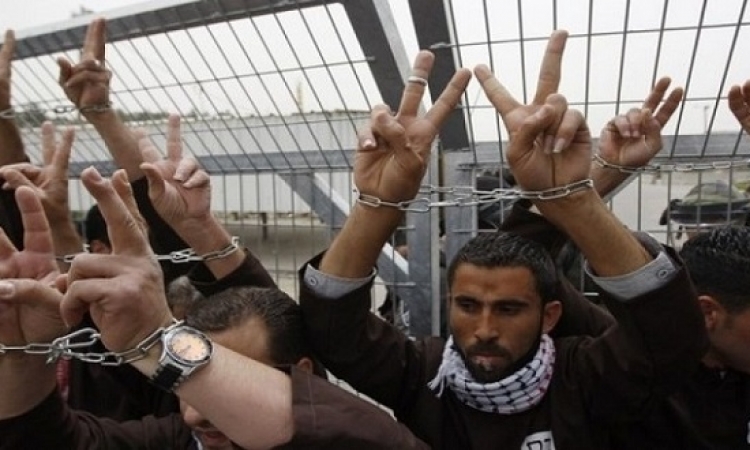 الاسرى الفلسطينيين يواصلون اضرابهم لليوم الثانى