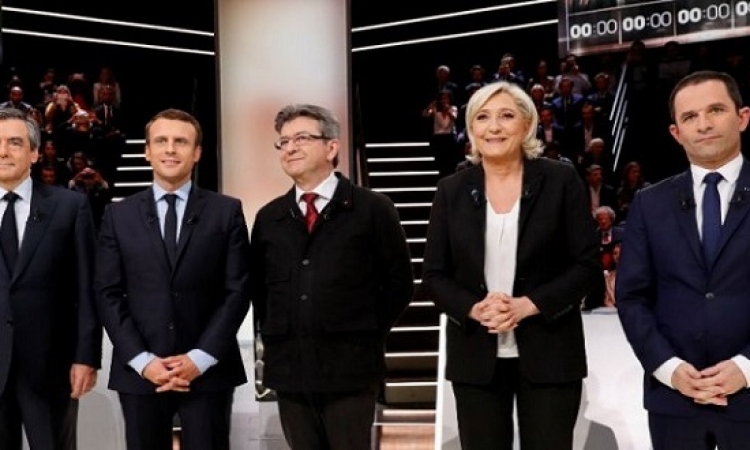 الفرنسيون يختارون اليوم رئيسهم الجديد من بين 11 مرشحاً