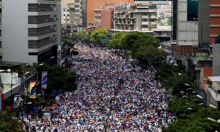 تواصل المظاهرات فى فنزويلا وارتفاع القتلى إلى 23