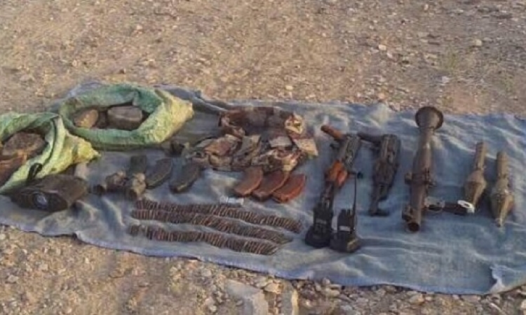 بالصور .. الجيش يقبض على 3 تكفيرين بوسط سيناء ويكتشف وكراً للذخيرة