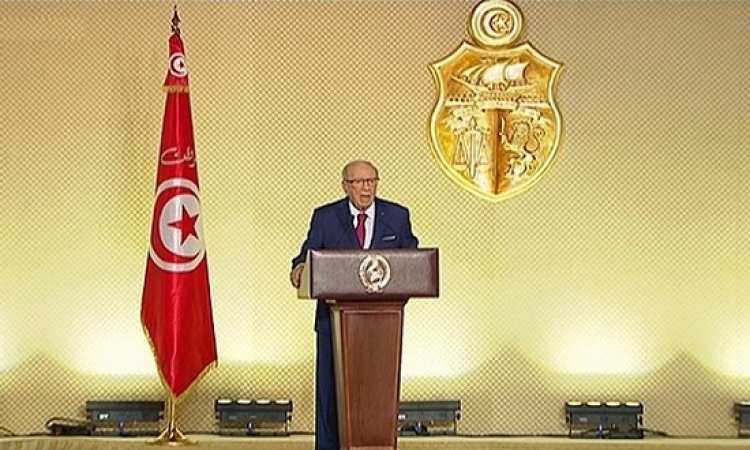 الرئيس التونسى يكلف الجيش بحماية المنشآت الحيوية للثروات الطبيعية
