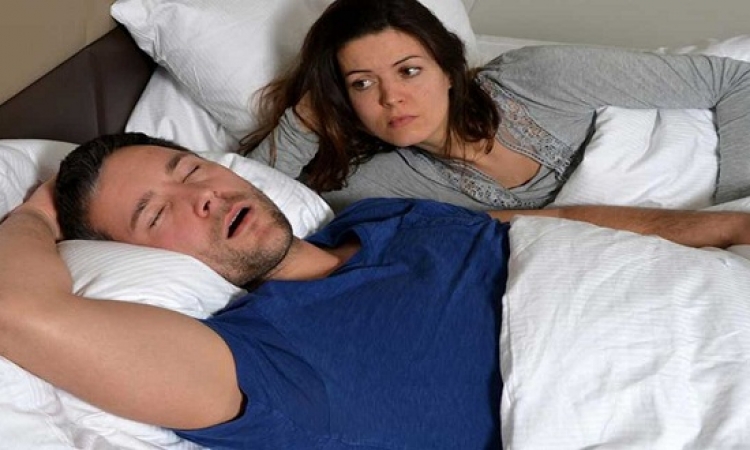 الرجال المجهدون يفضلون النوم عن الجنس