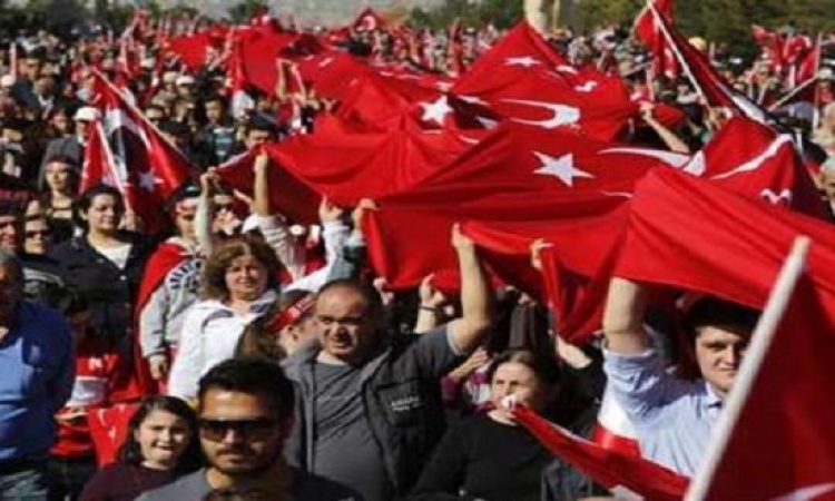 مئات الأتراك يحتشدون لتظاهرات احتجاجية فى حديقة غوفان بارك بأنقرة