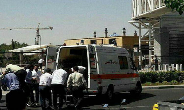 قتيلان و13 جرحياً فى تفجير انتحارى عند قبر الخمينى وهجوم على البرلمان الإيرانى