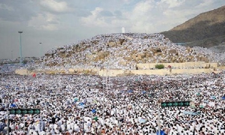 مليونى ونصف مليون من ضيوف الرحمن يقفون على عرفات لتأدية الركن الأكبر من الحج