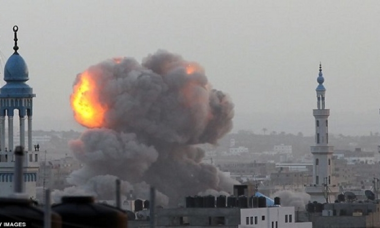 تواصل الغارات الاسرائيلية على غزة لليوم الثانى وضحاياها يتجاوزون الـ 130