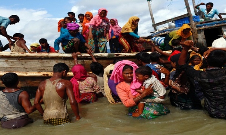 استمرار هروب مئات من مسلمى الروهينجا من ميانمار إلى بنجلاديش