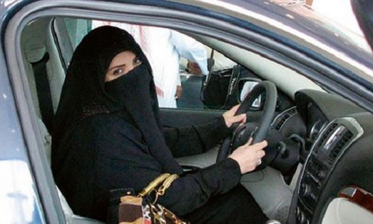 السعودية: السن القانونية لحصول المرأة على رخصة القيادة 18 عاما