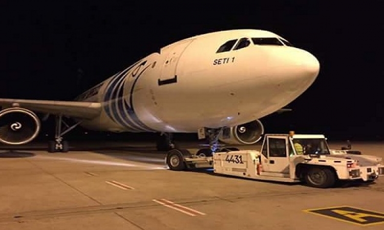 مصر للطيران تنقل 65 طنًا من المعونات الإنسانية لجوبا