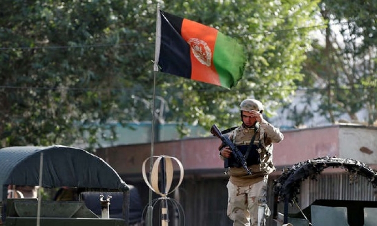 مقتل 43 عسكريا جراء هجوم انتحاري لطالبان على قاعدة عسكرية في أفغانستان