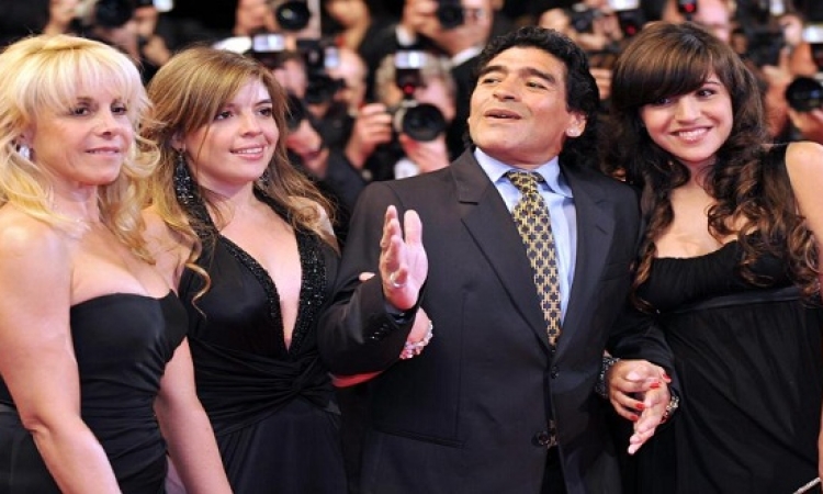 مارادونا يطالب بسجن ابنتيه .. تعرف على السبب !!