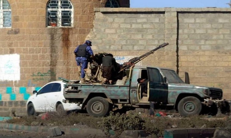 تواصل الاشتباكات فى صنعاء .. وميليشيات الحوثيين تستعيد السيطرة على معسكر 48