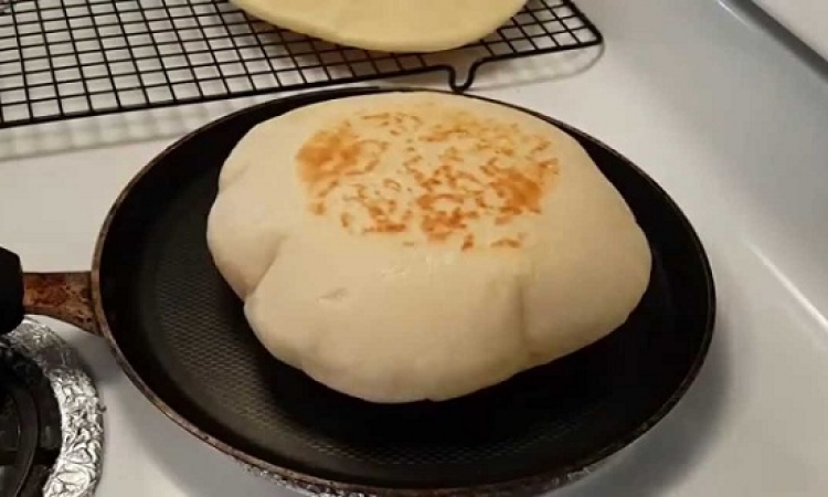 تعرفى على طريقة عمل خبز الطاسة