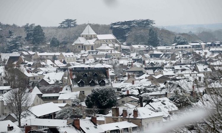 إلغاء عشرات الرحلات الجوية بمطارات باريس بسبب تساقط الثلوج
