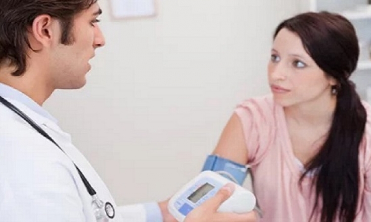 النساء بحاجة لمراقبة أكبر لارتفاع ضغط الدم بعد الولادة