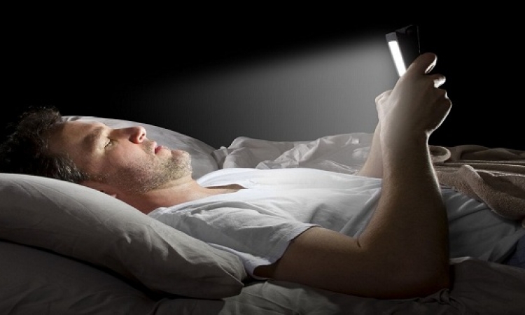 أمراض قاتلة تهددك إذا لم تغلق الأجهزة الإلكترونية قبل النوم
