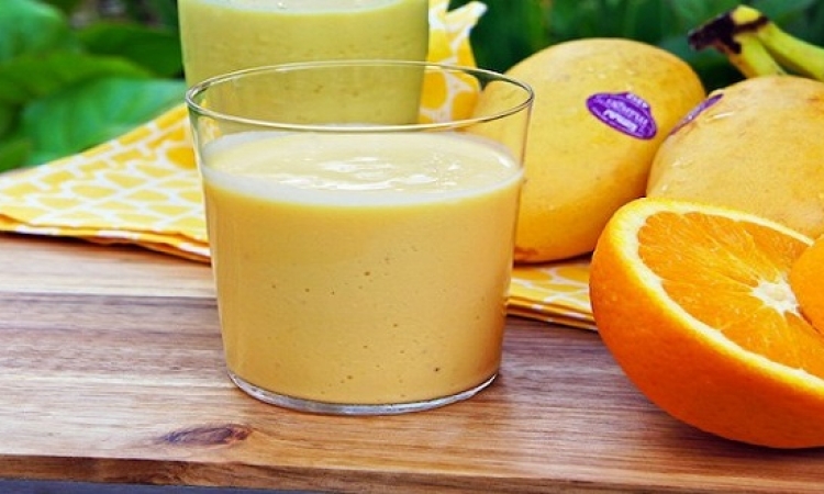كيفية تحضير سموثى المانجو والبرتقال بالزبادى