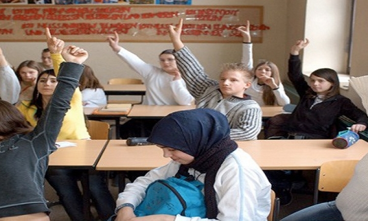 النمسا تعتزم حظر الحجاب برياض الأطفال والمدارس