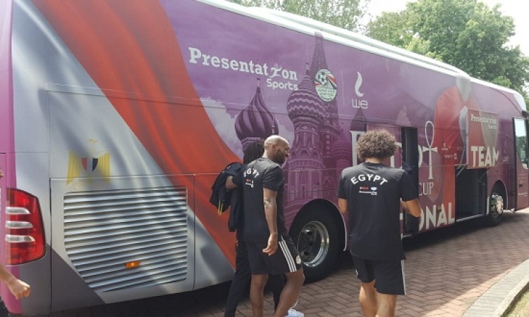 بالصور.. حافلة منتخب الفراعنة تثير إعجاب الإيطاليين قبل كأس العالم