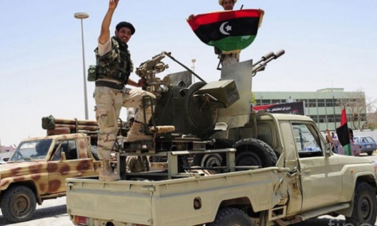 الجيش الليبى يتقدم فى أحياء درنة .. وضبط أسلحة قطرية بمنزل زعيم القاعدة بالمدينة