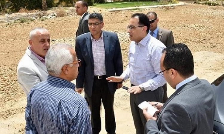 رئيس مجلس الوزراء يتفقد مشروع تطوير هضبة الأهرام ويكلف بتطوير طريق الفيوم