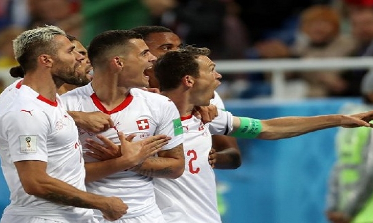 سويسرا تحول تأخرها أمام صربيا لفوز درامى 2-1 باللحظات الأخيرة