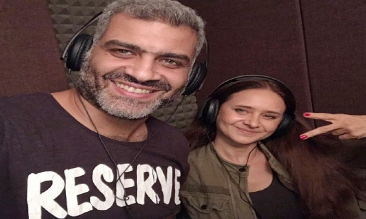 بالفيديو..نيللى كريم وهانى عادل يسجلان أغنية لتشجيع الفراعنة فى كأس العالم