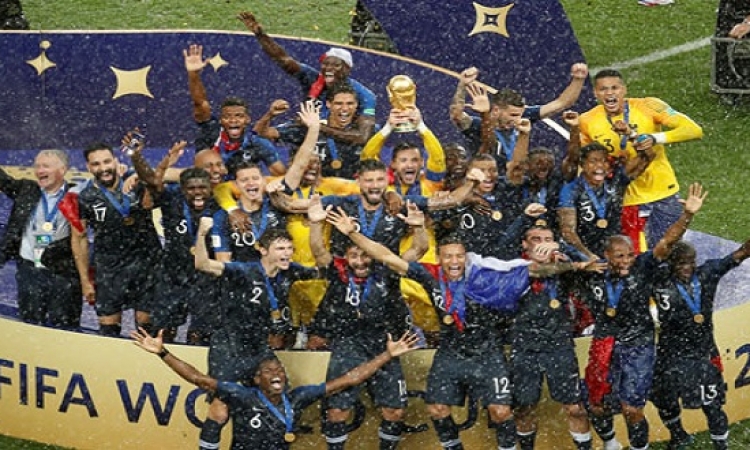 بالفيديو.. باريس تشتعل احتفالا بلقب بطل كأس العالم