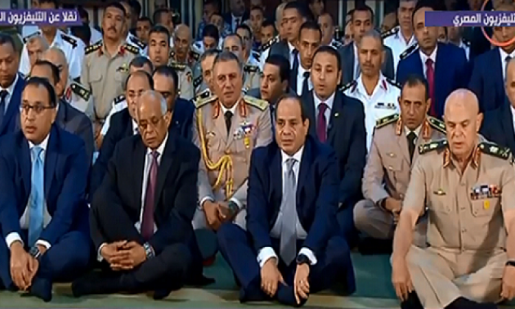 الرئيس السيسى يؤدى صلاة عيد الأضحى المبارك فى مسجد محمد كريم بالإسكندرية