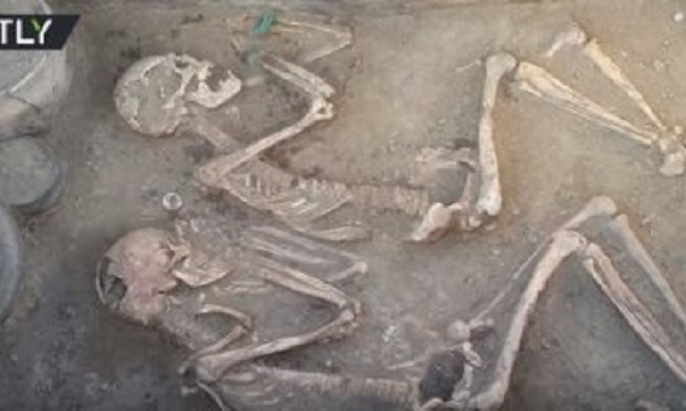 بالفيديو.. روسيا اليوم: العثور على مقبرة “روميو وجولييت” بكازخستان