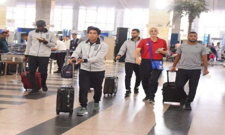 بعثة الأهلى تغادر مطار القاهرة إلى الجزائر
