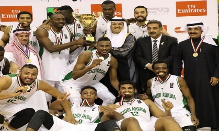 السعودية تهزم الجزائر وتفوز بكأس البطولة العربية لكرة السلة