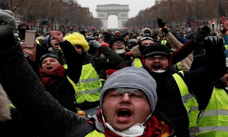 البرلمان الفرنسى يقر قانونا لمعاقبة المسئولين عن أعمال التخريب خلال التظاهرات