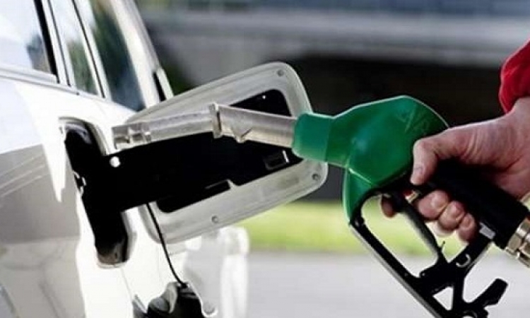 الحكومة تعلن آلية تسعير الوقود وتترقب دفعة من قرض”صندوق النقد”