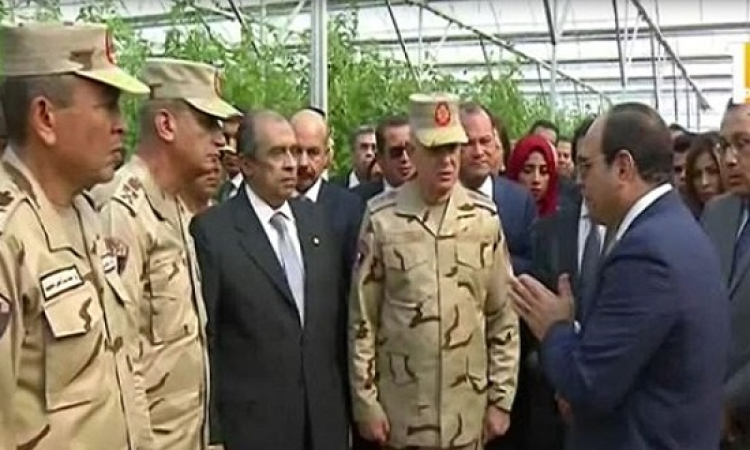 الرئيس السيسي يتفقد المشروع القومي للصوب الزراعية بمدينة العاشر من رمضان
